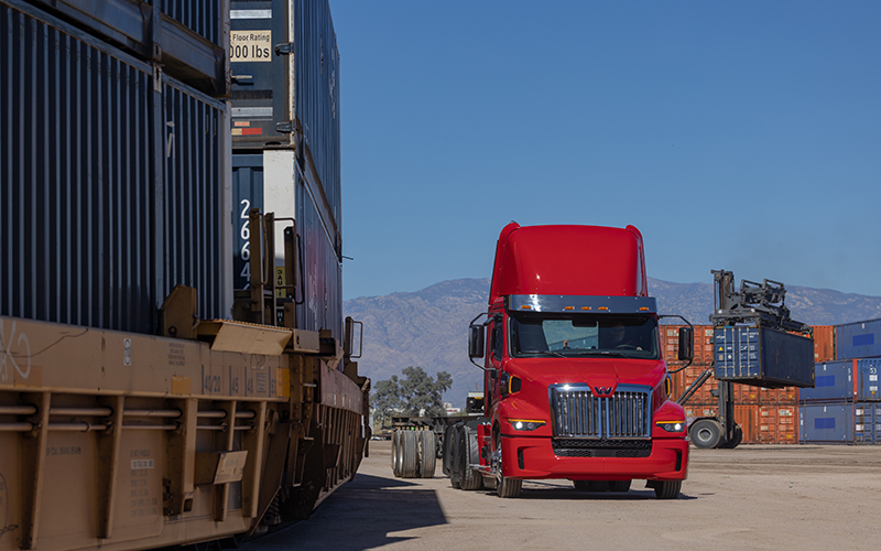 Western Star 57x ws_57x_daycab_red_container_10