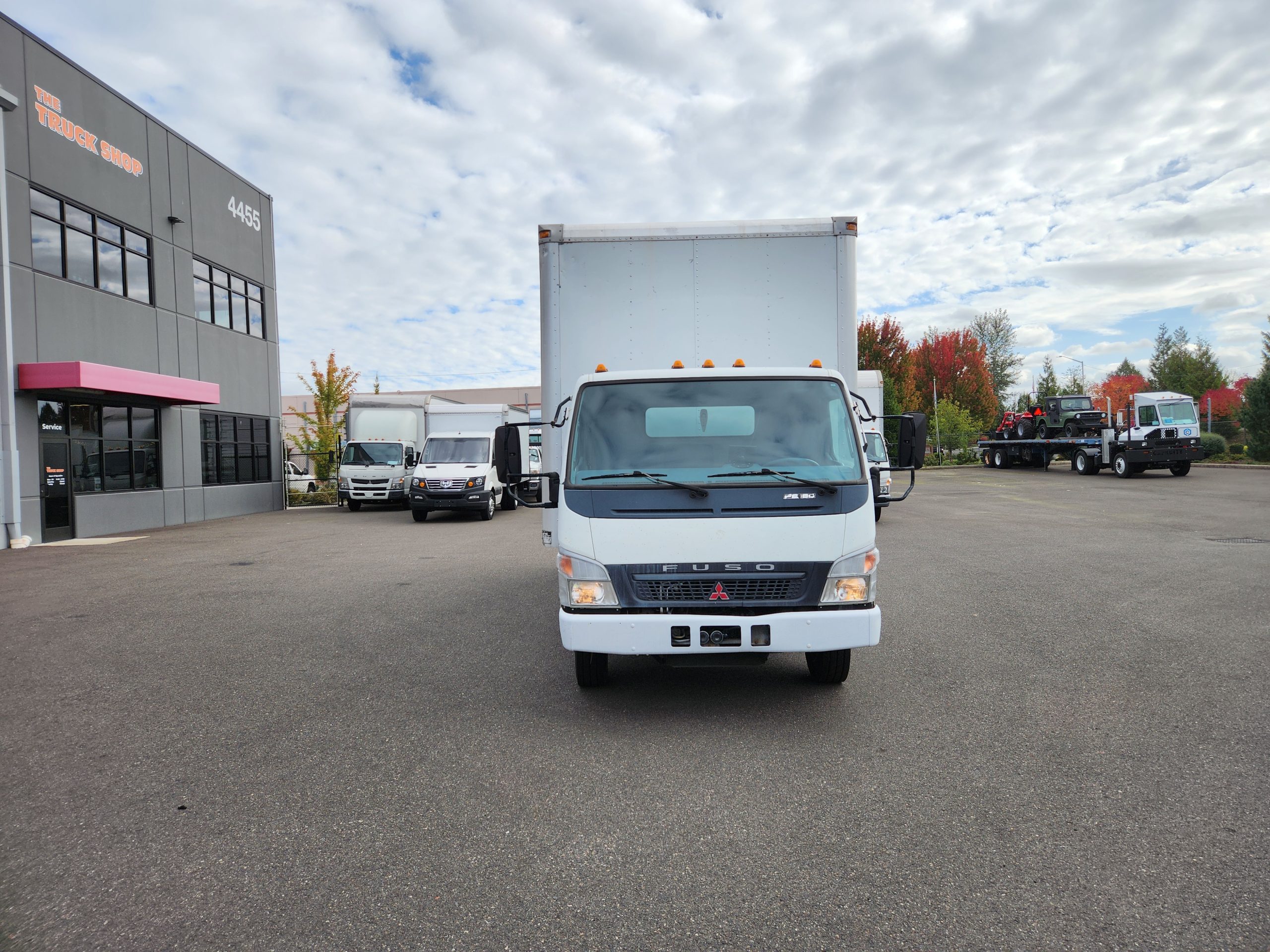 2007 MITSUBISHI FUSO FE180 - image 2 of 5