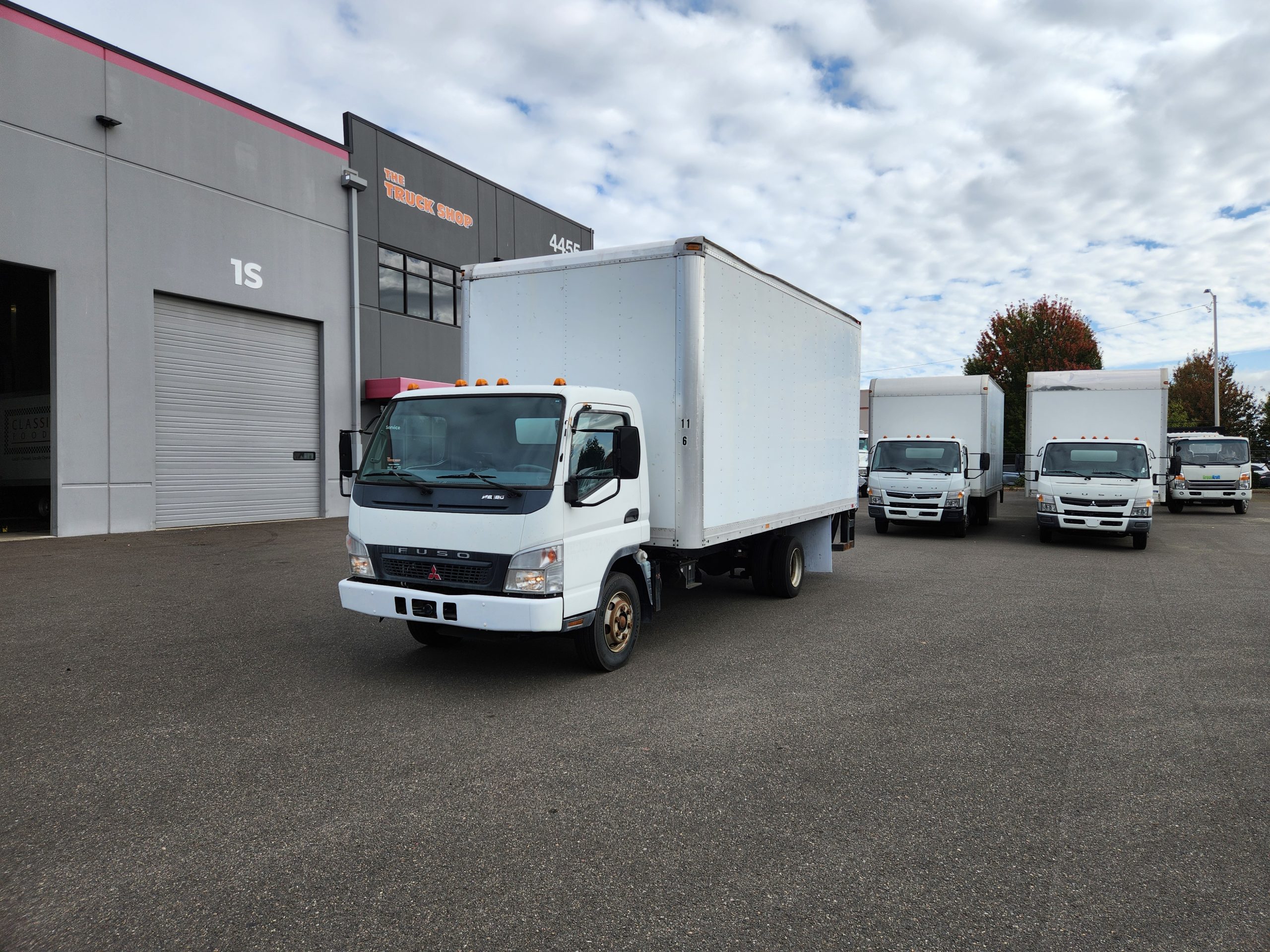 2007 MITSUBISHI FUSO FE180 - image 1 of 5
