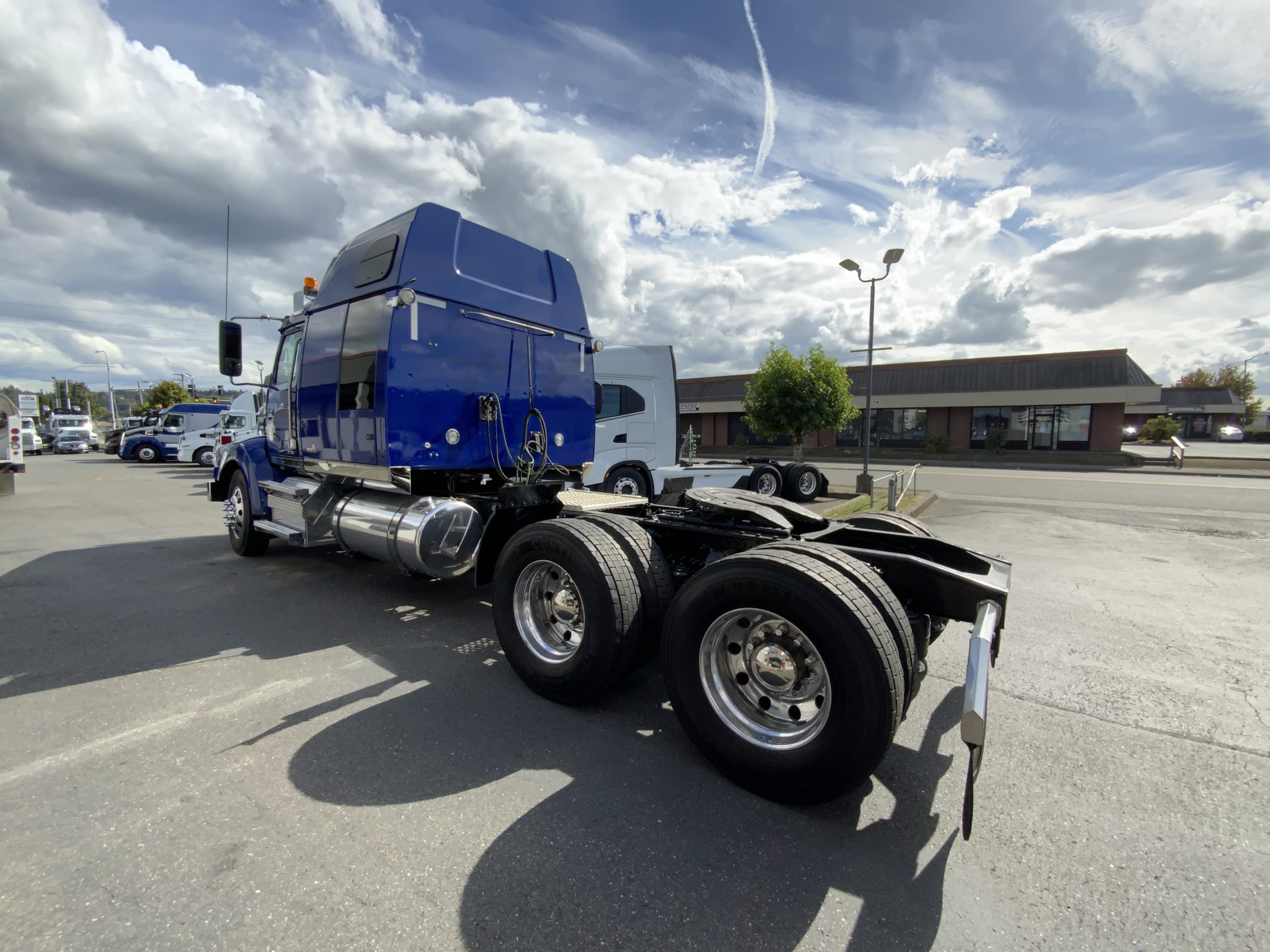 2022 WESTERN STAR 4900 - image 4 of 6