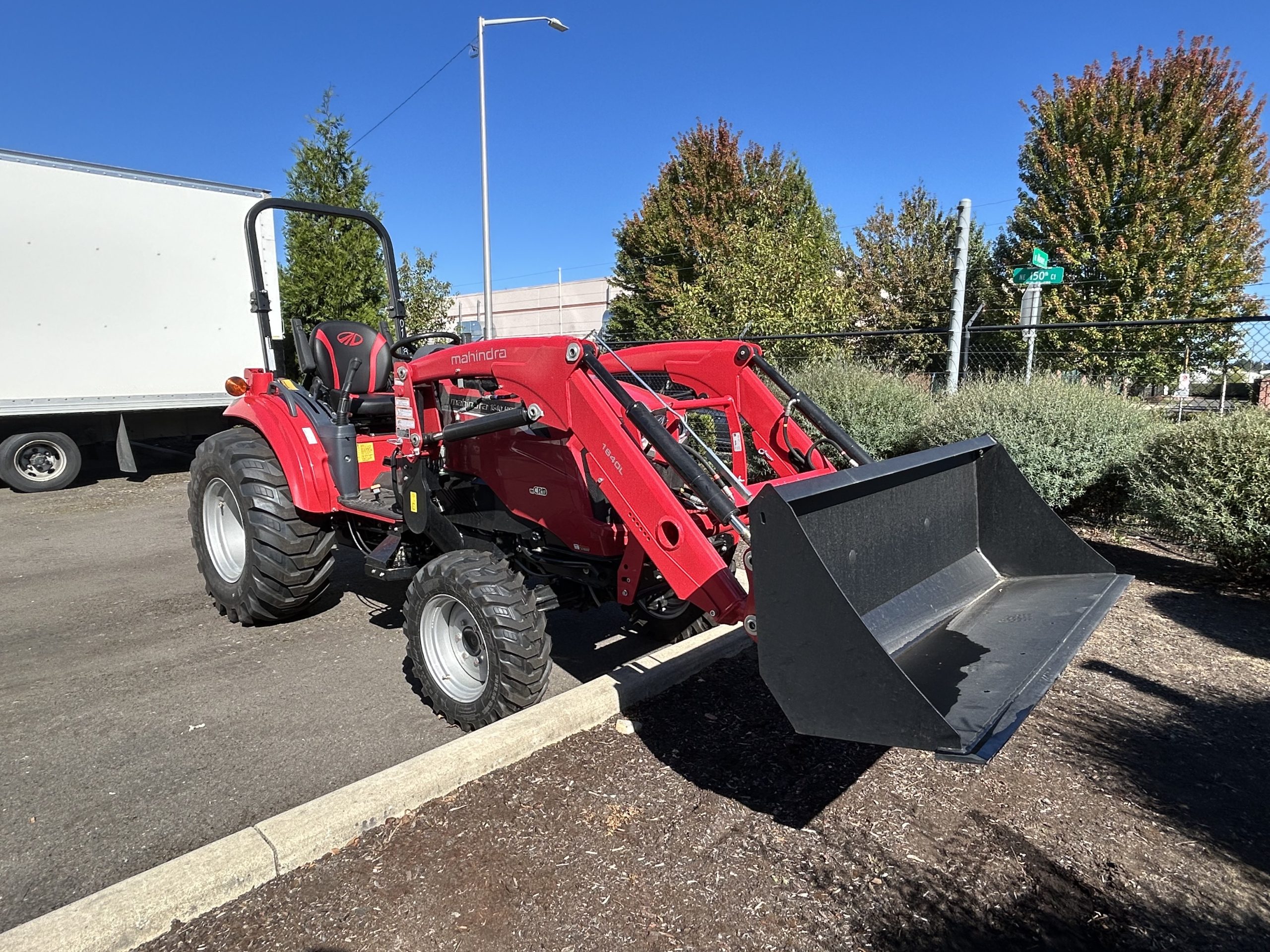 Mahindra 1640 Compact Utility Tractor - image 4 of 6