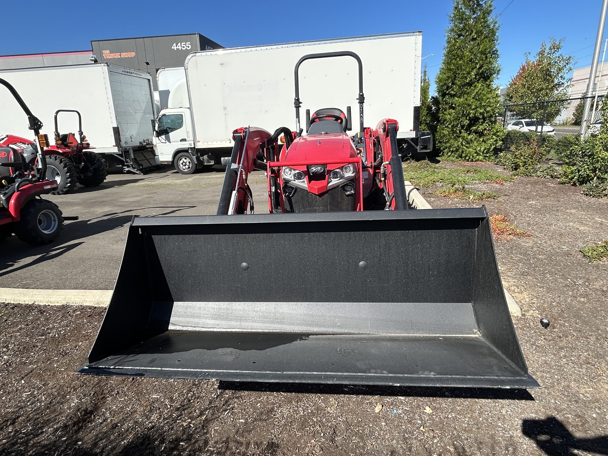 Mahindra 1640 Compact Utility Tractor - image 5 of 6