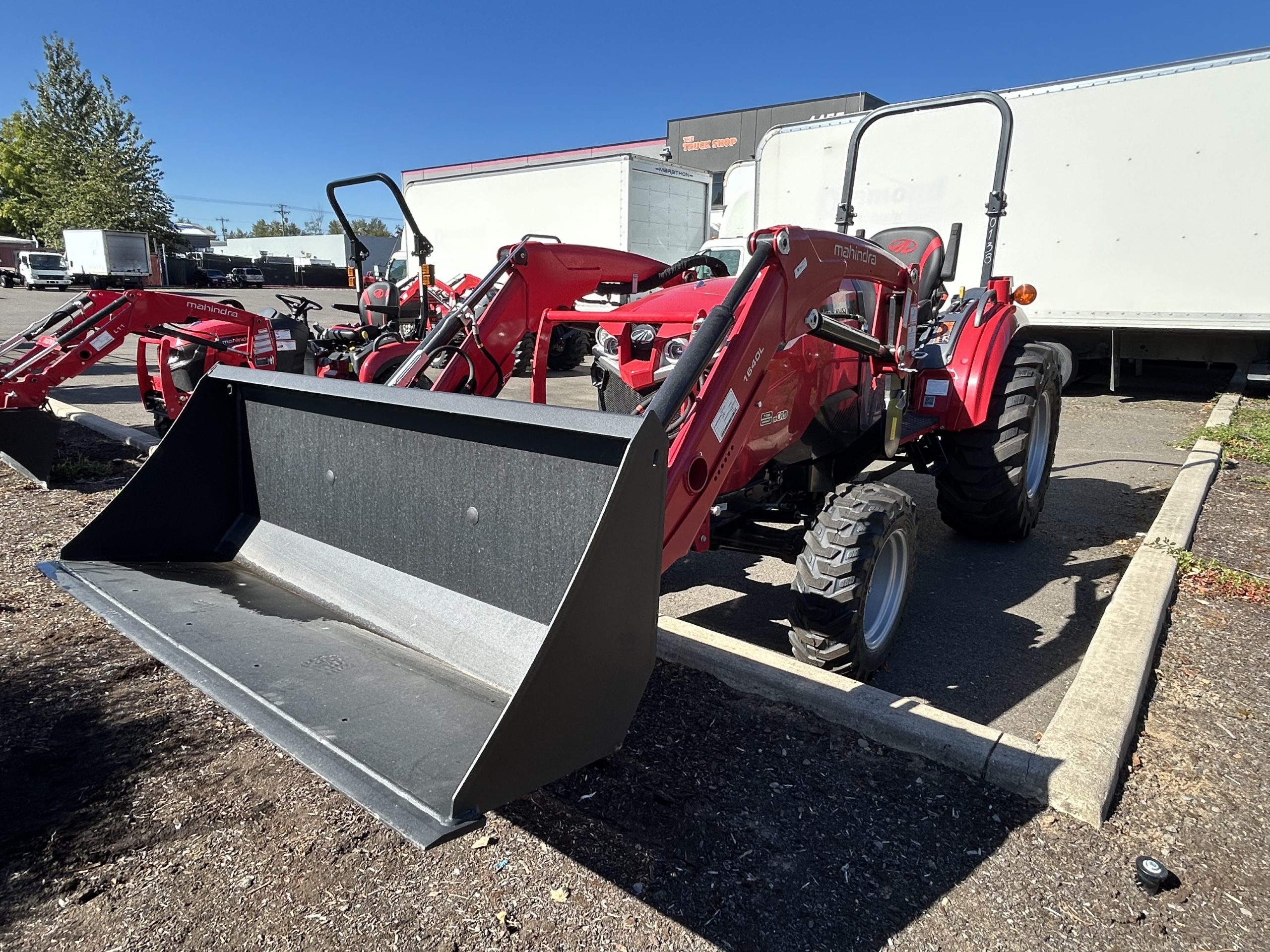 Mahindra 1640 Compact Utility Tractor - image 1 of 6