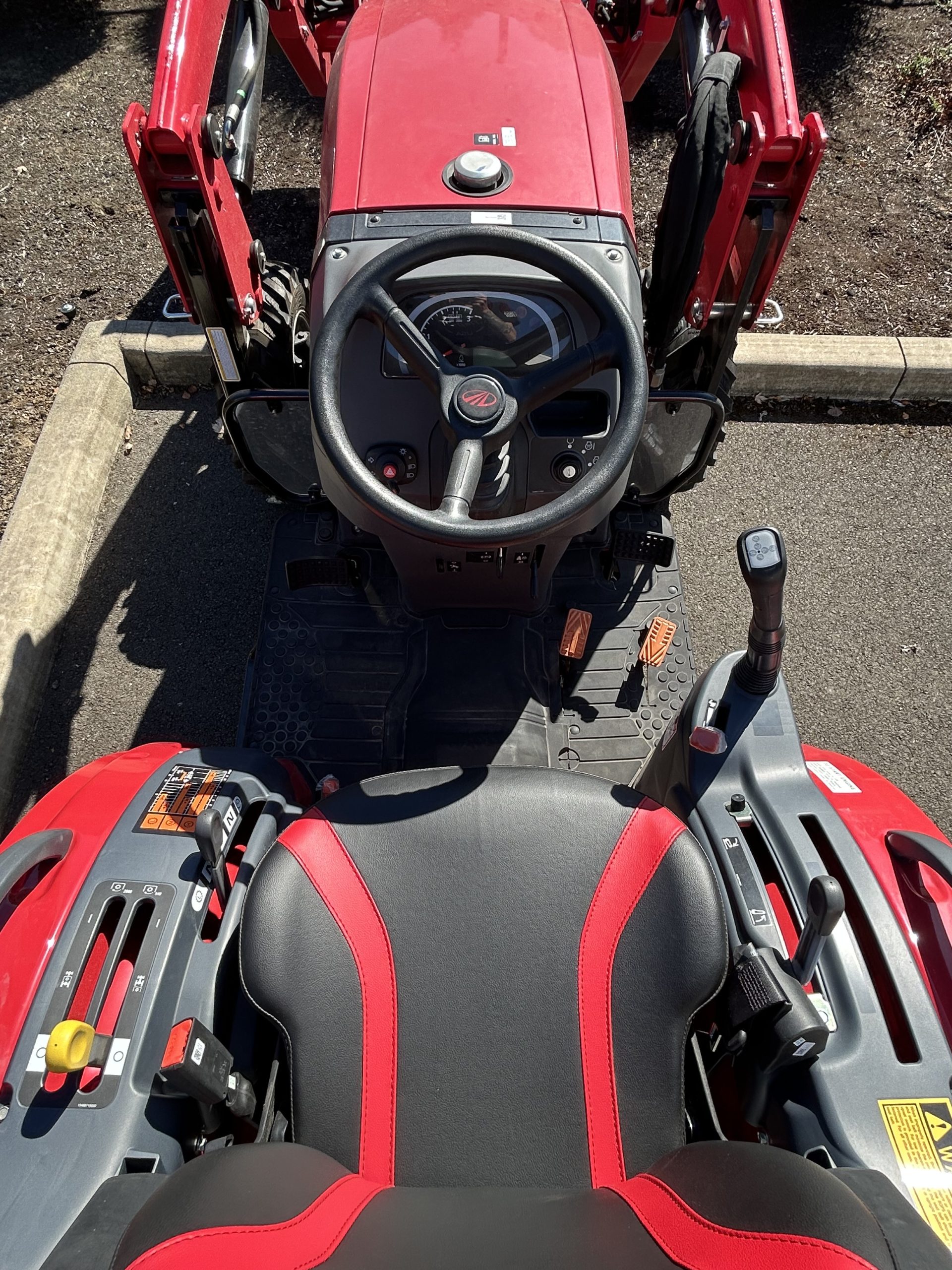 Mahindra 1640 Compact Utility Tractor - image 3 of 6