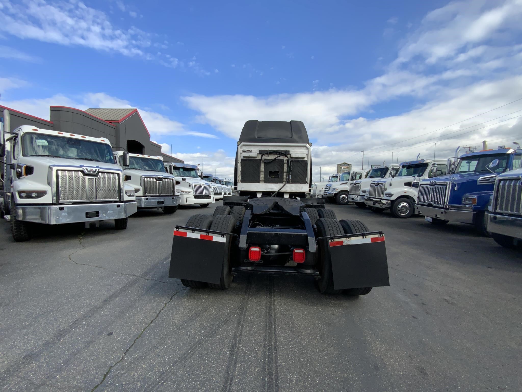 2019 WESTERN STAR 4900 - image 5 of 6