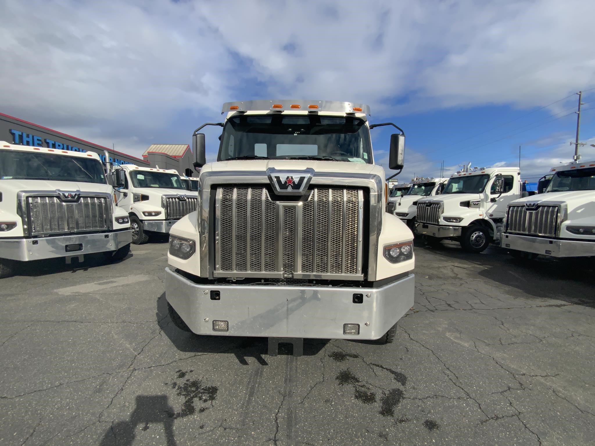 2026 WESTERN STAR 47X - image 2 of 6