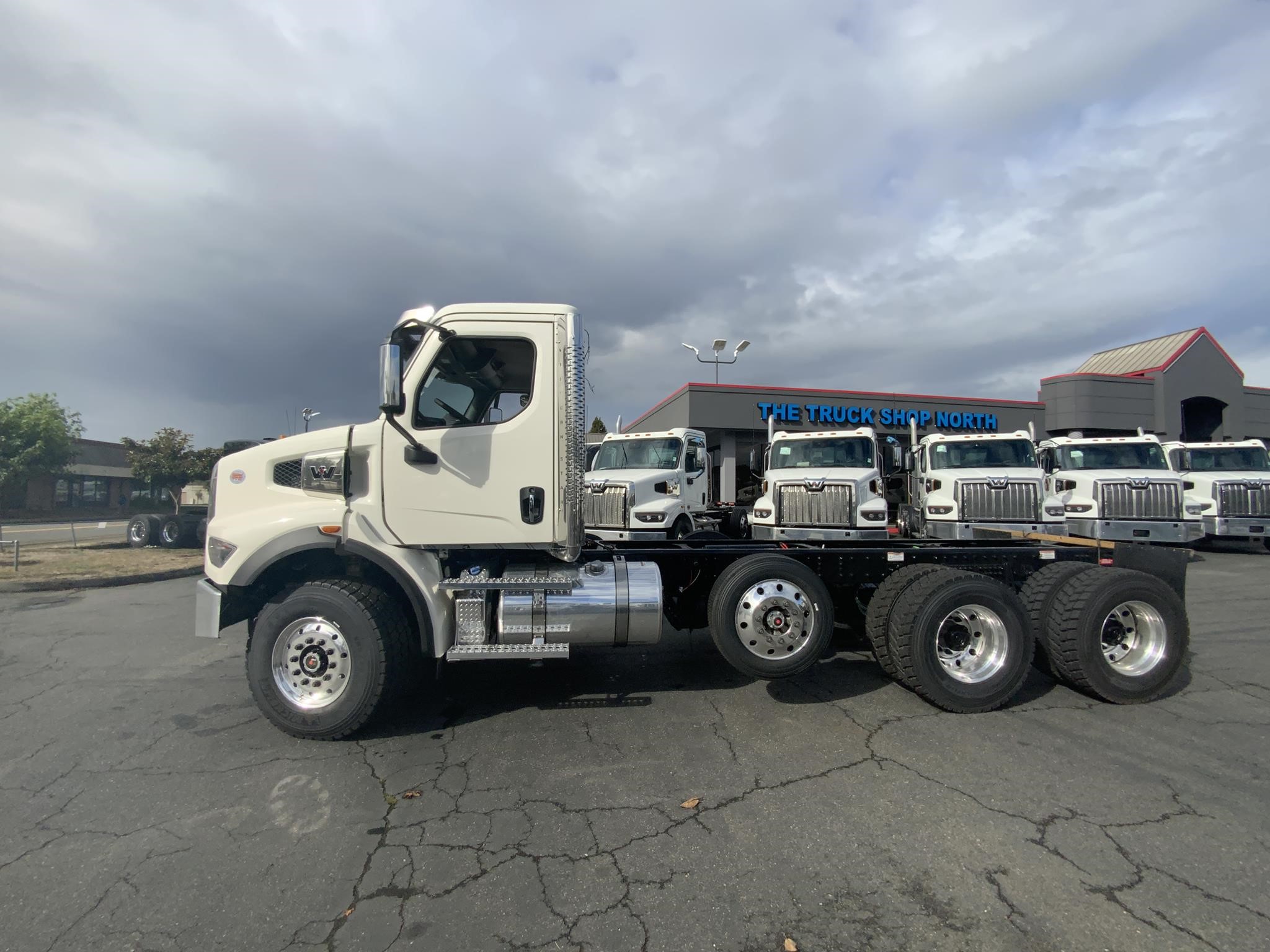 2026 WESTERN STAR 47X - image 3 of 6