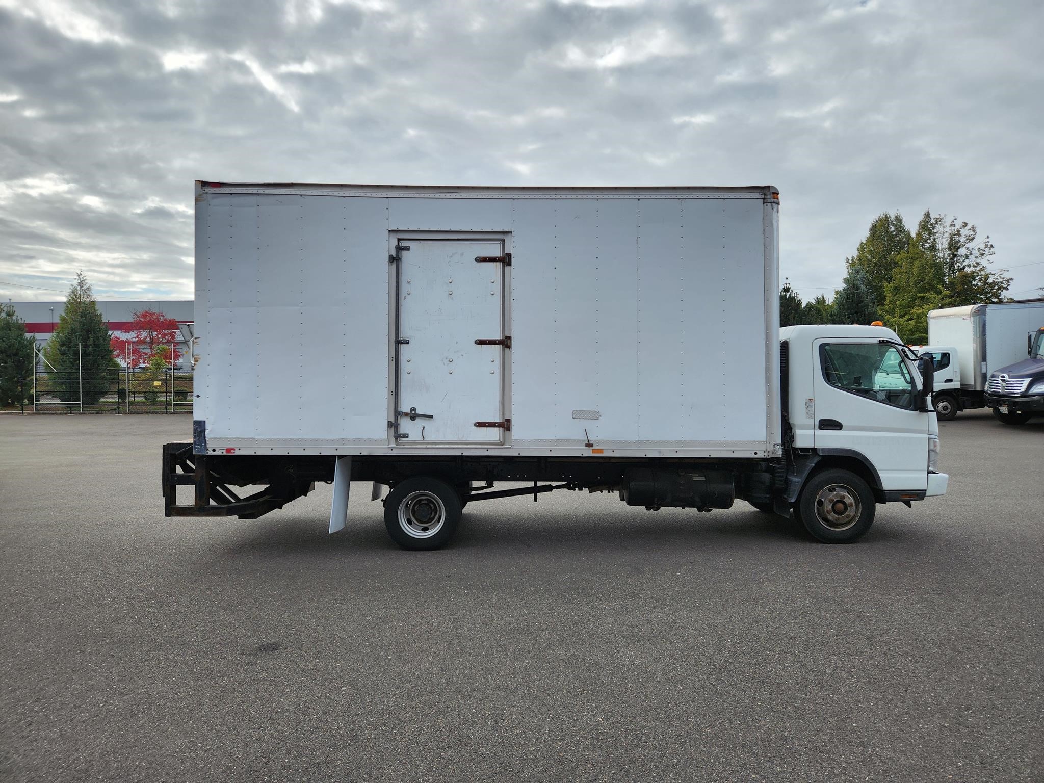 2007 MITSUBISHI FUSO FE180 - image 3 of 6