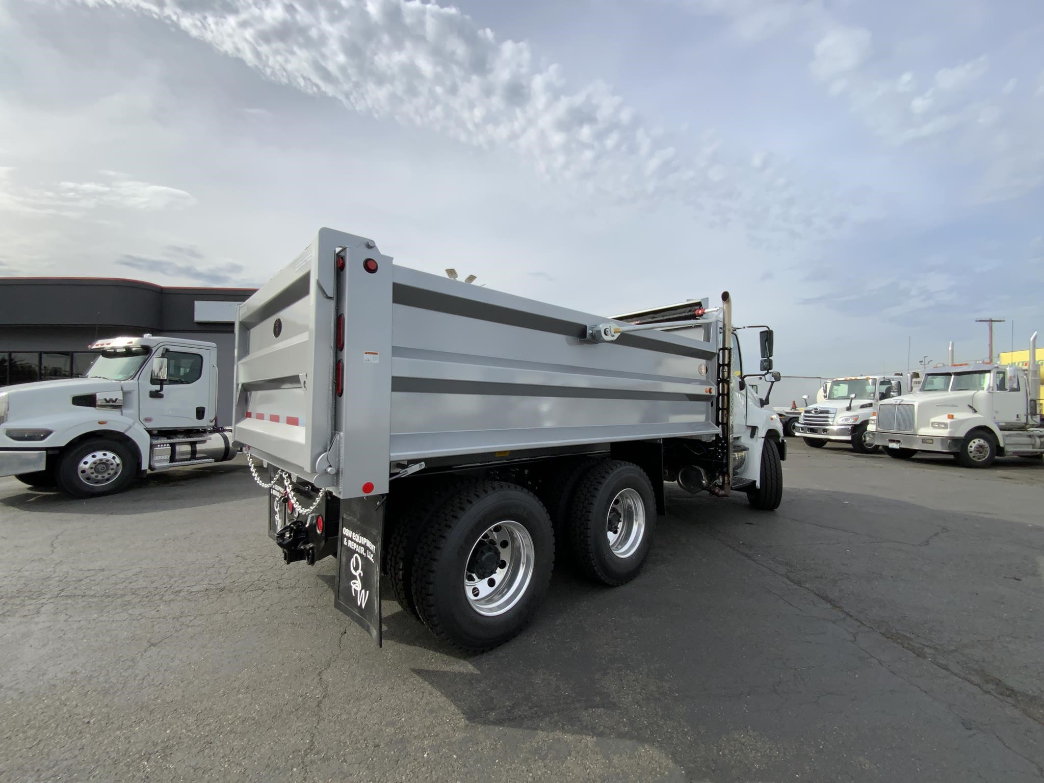 2026 HINO XL8 - image 6 of 6