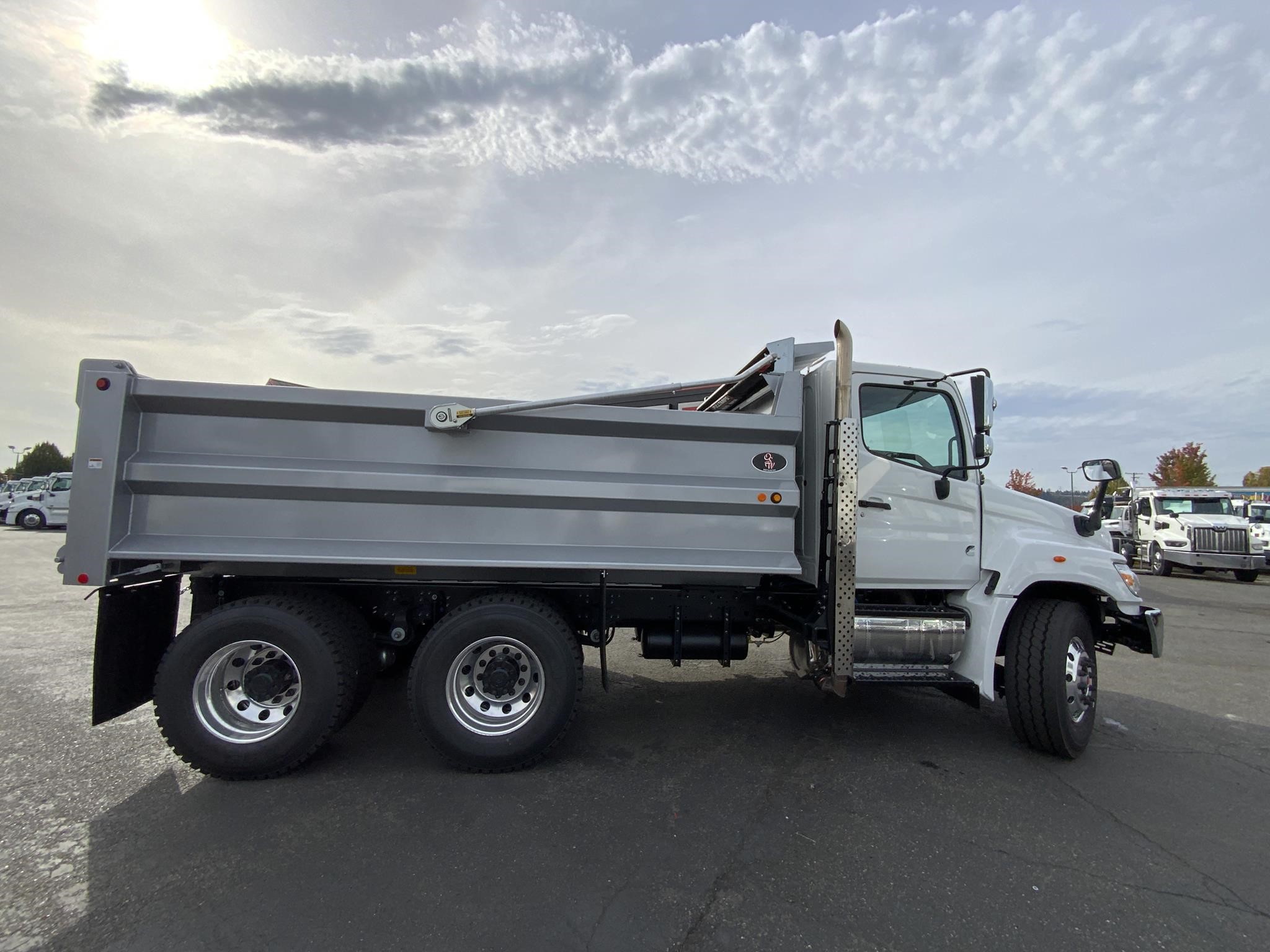 2026 HINO XL8 10013756506 2026 HINO XL8 10013756506