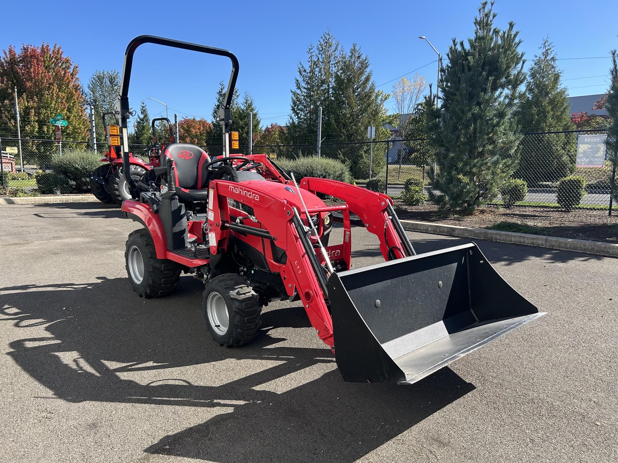 2025 MAHINDRA 1626 HST - image 1 of 5