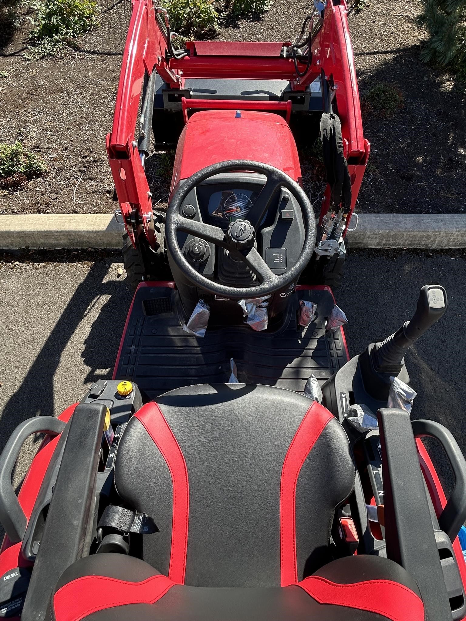 2025 MAHINDRA 1126HST - image 3 of 5