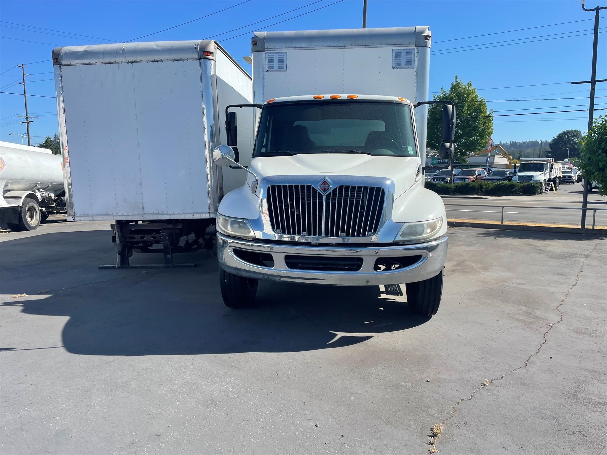 2007 INTERNATIONAL DURASTAR 4300 - image 2 of 5