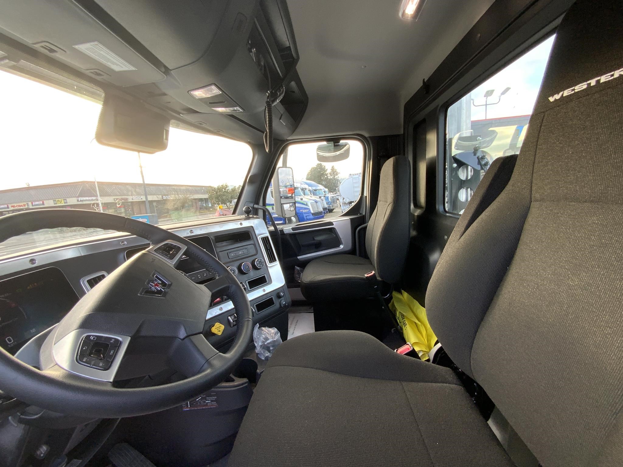 2025 WESTERN STAR 57X 9037851893 2025 WESTERN STAR 57X 9037851893