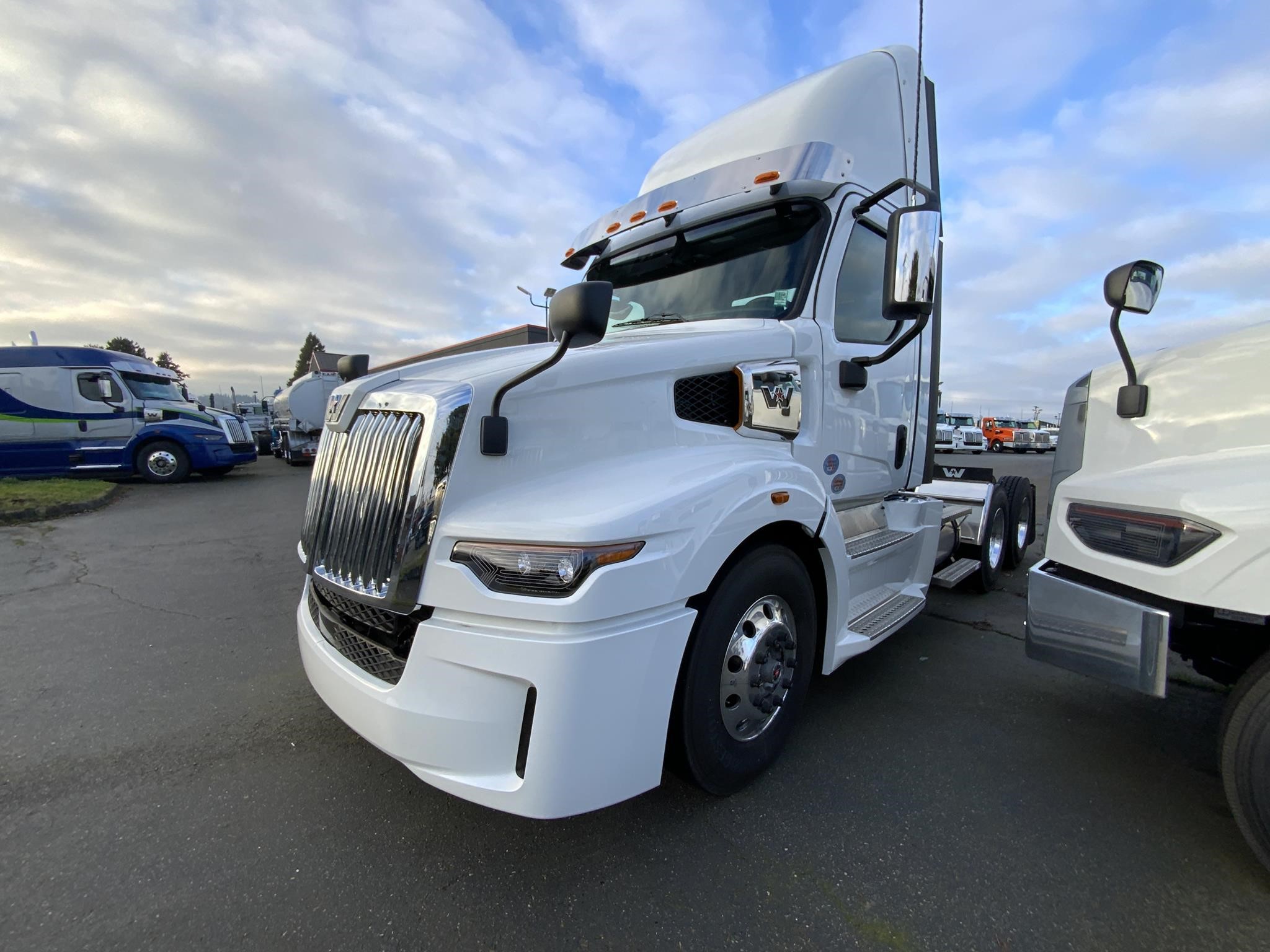 2025 WESTERN STAR 57X 9037851919 2025 WESTERN STAR 57X 9037851919