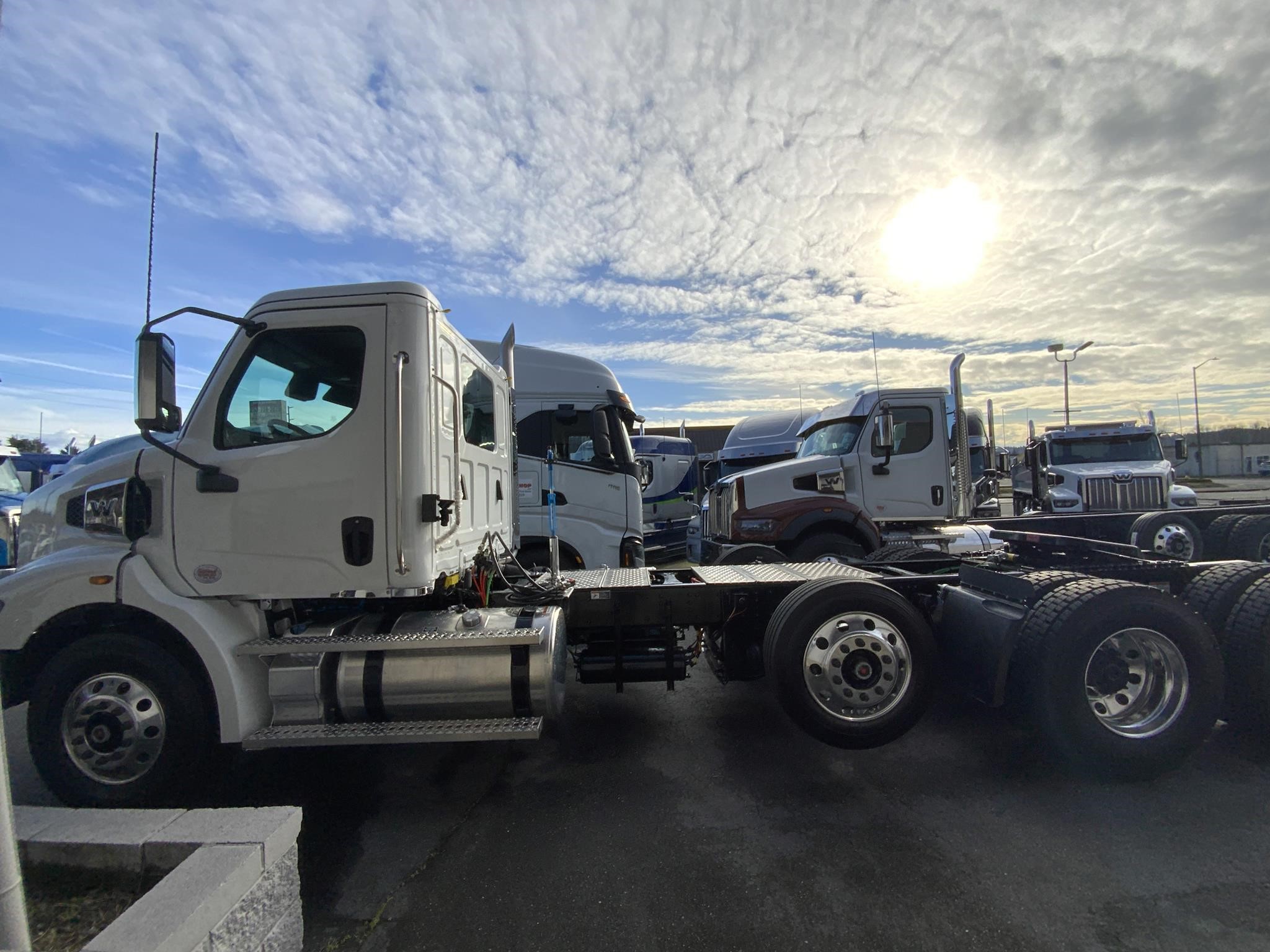 2025 WESTERN STAR 47X 9040668809 2025 WESTERN STAR 47X 9040668809