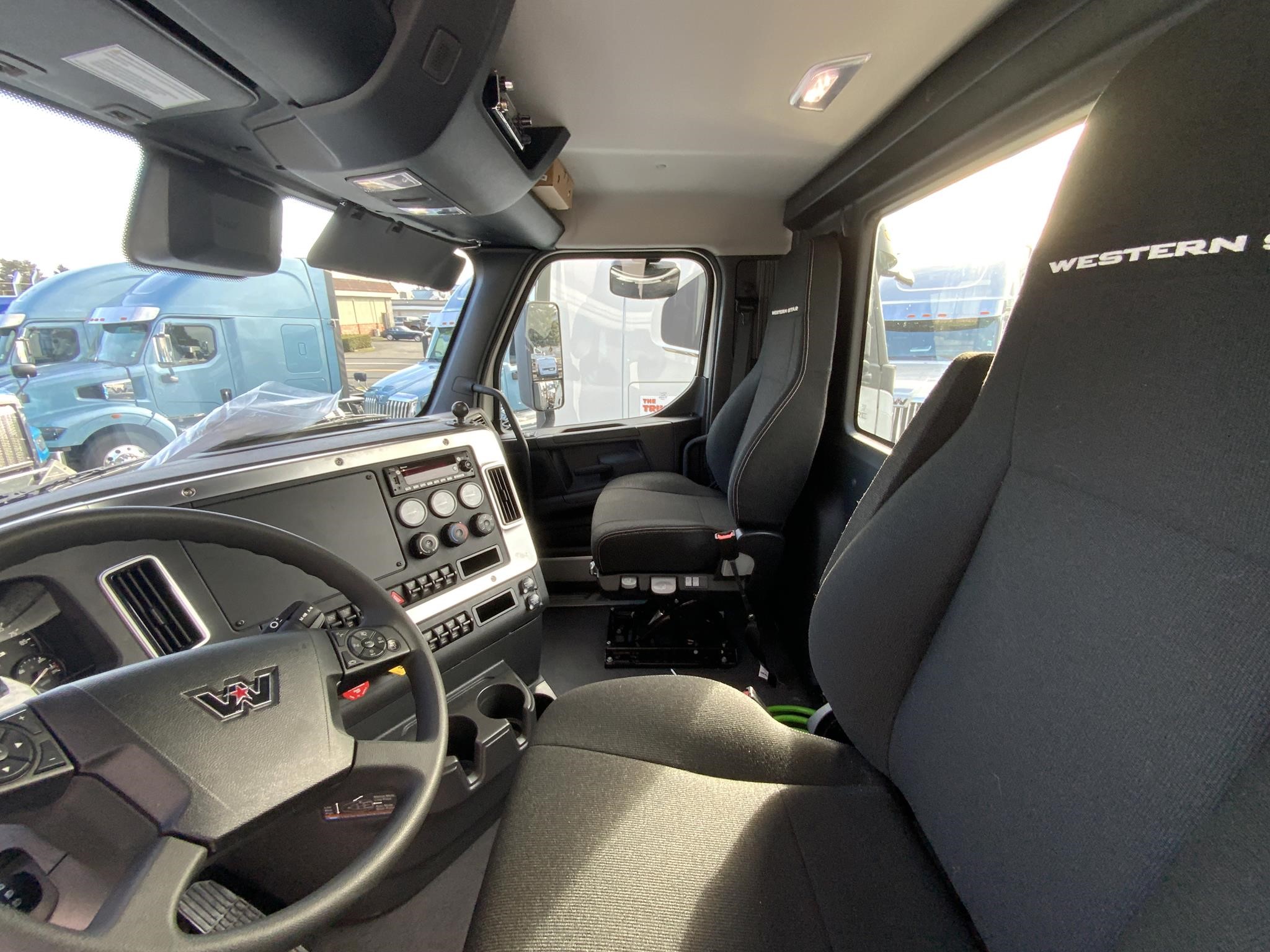 2025 WESTERN STAR 47X 9040668821 2025 WESTERN STAR 47X 9040668821