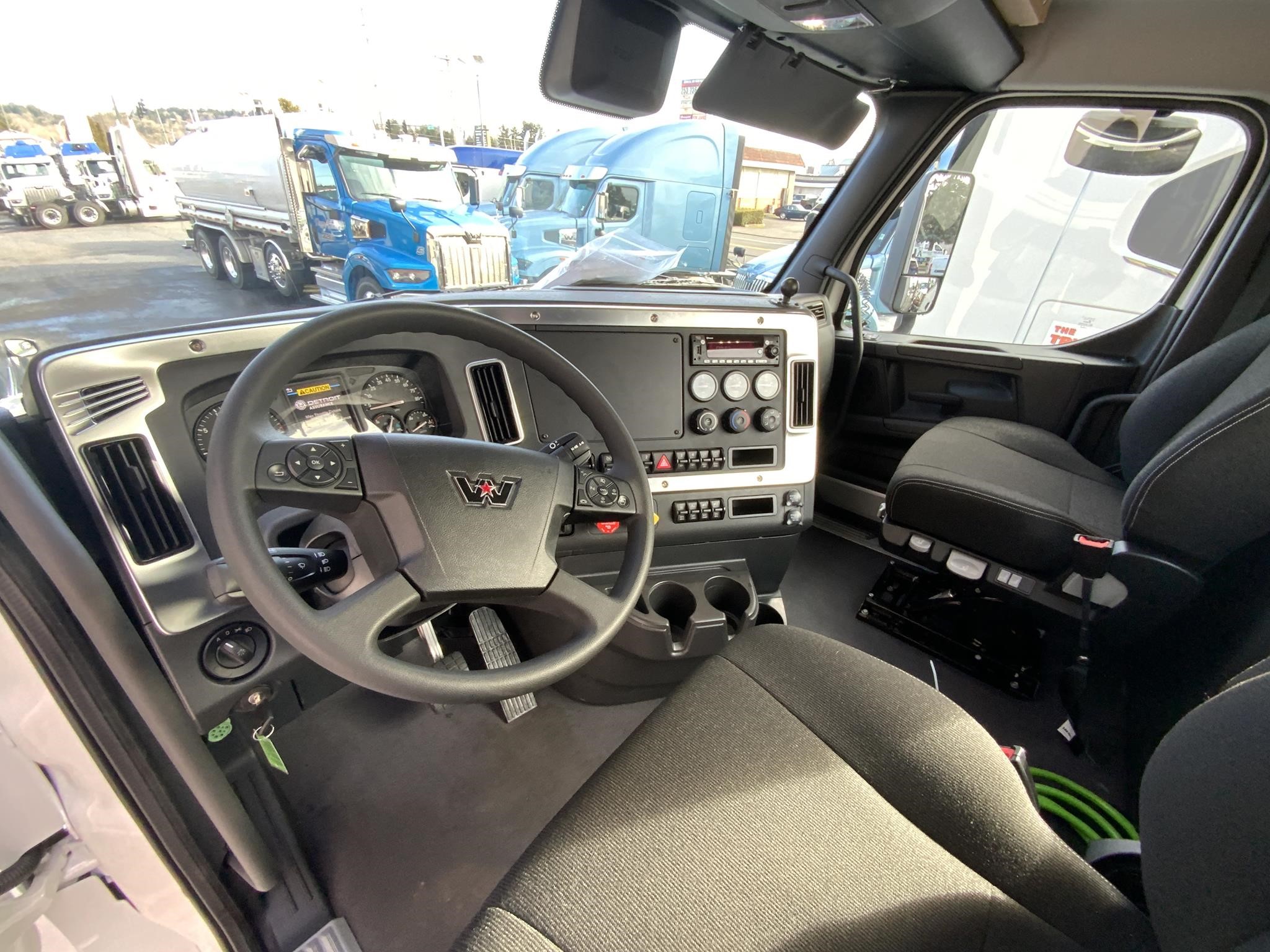 2025 WESTERN STAR 47X 9040668822 2025 WESTERN STAR 47X 9040668822