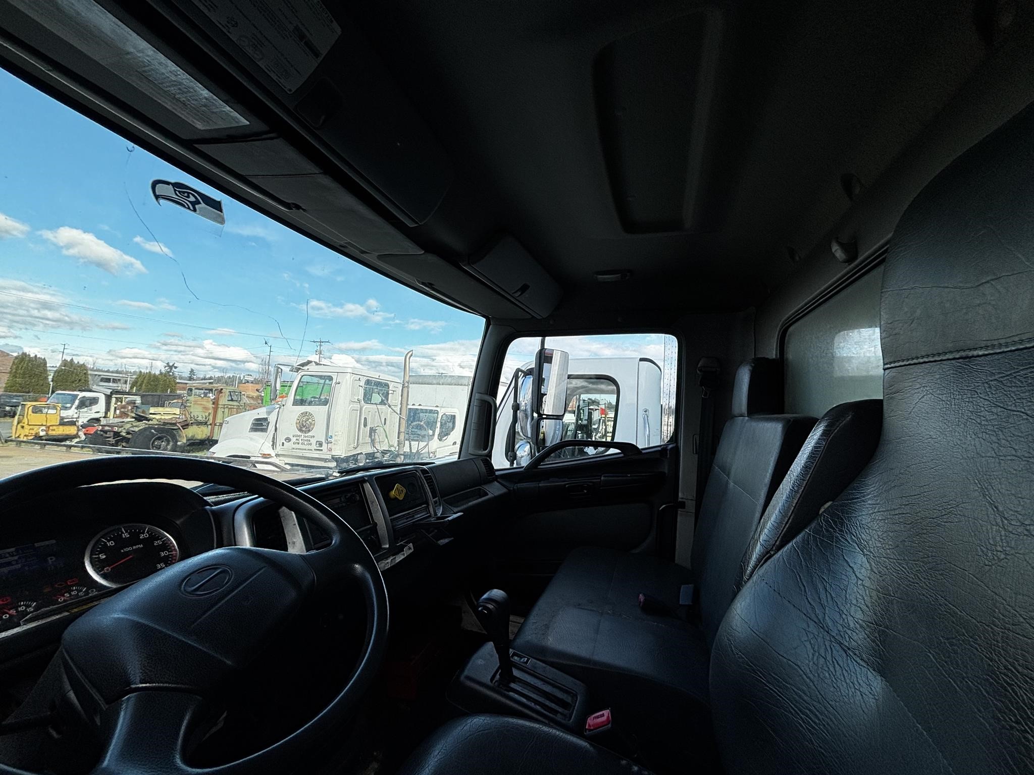 2014 HINO 268 9042485873 2014 HINO 268 9042485873