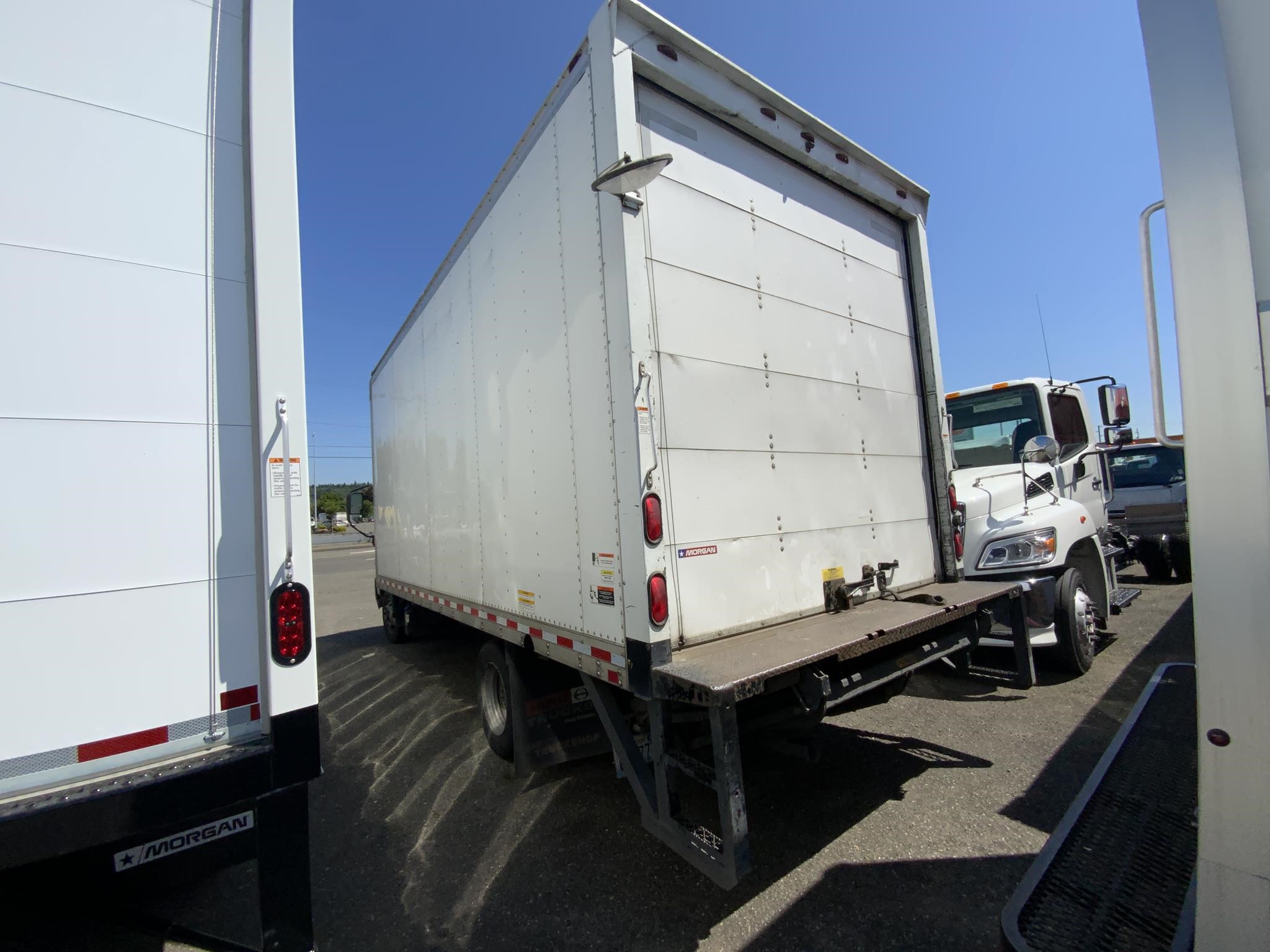 2016 HINO 155 - image 2 of 6