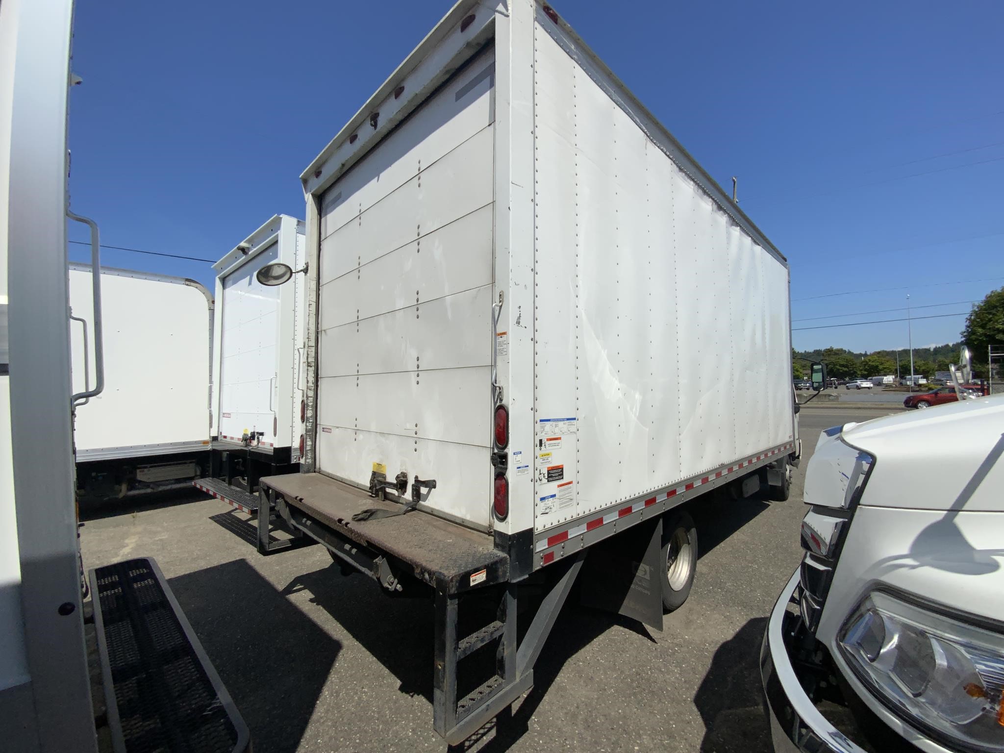 2016 HINO 155 - image 4 of 6