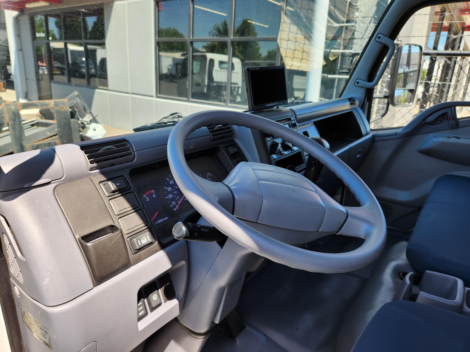 2007 MITSUBISHI FUSO FE180 - image 6 of 6