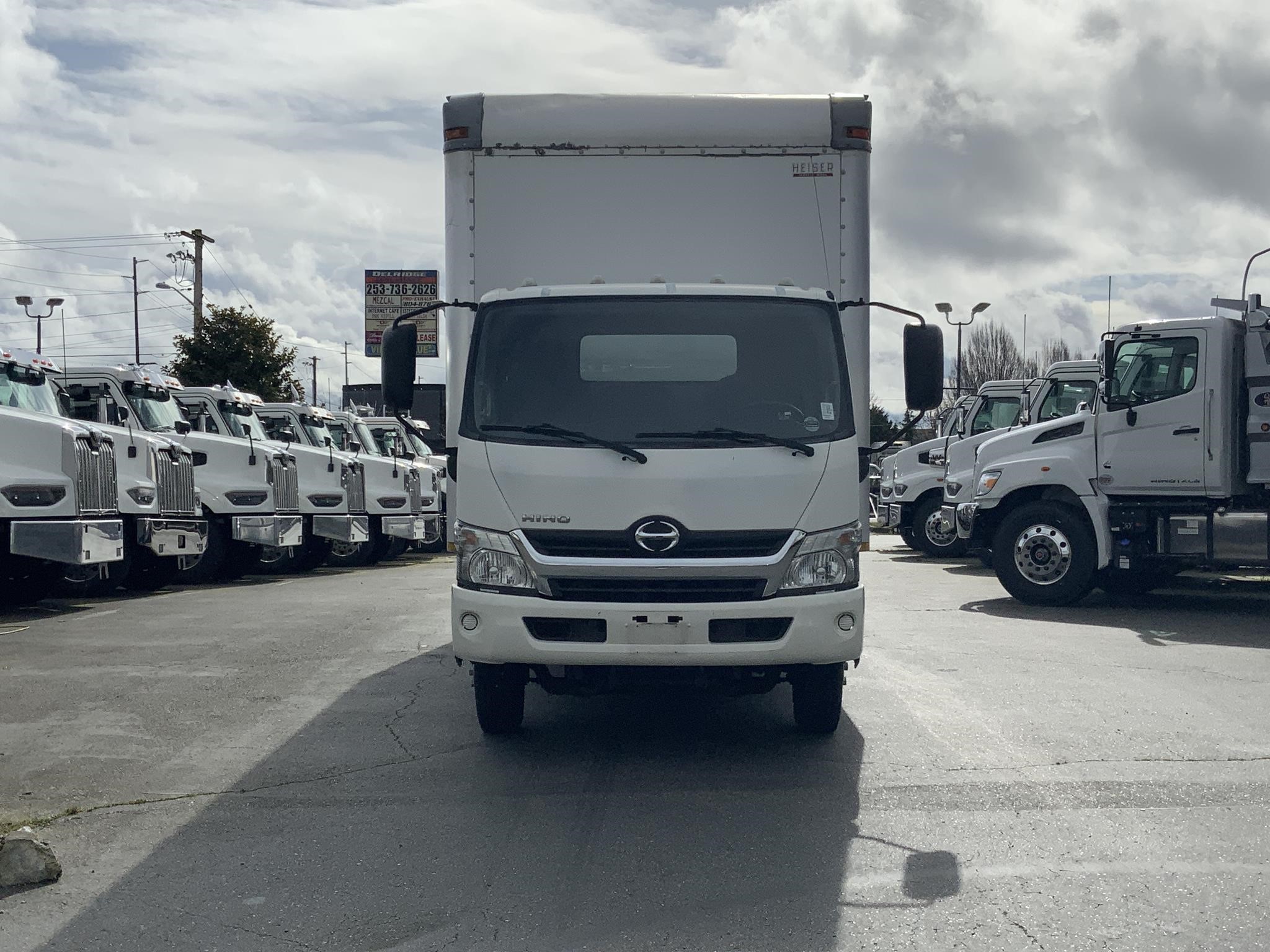 2016 HINO 155 2016 HINO 155 - image 2 of 6