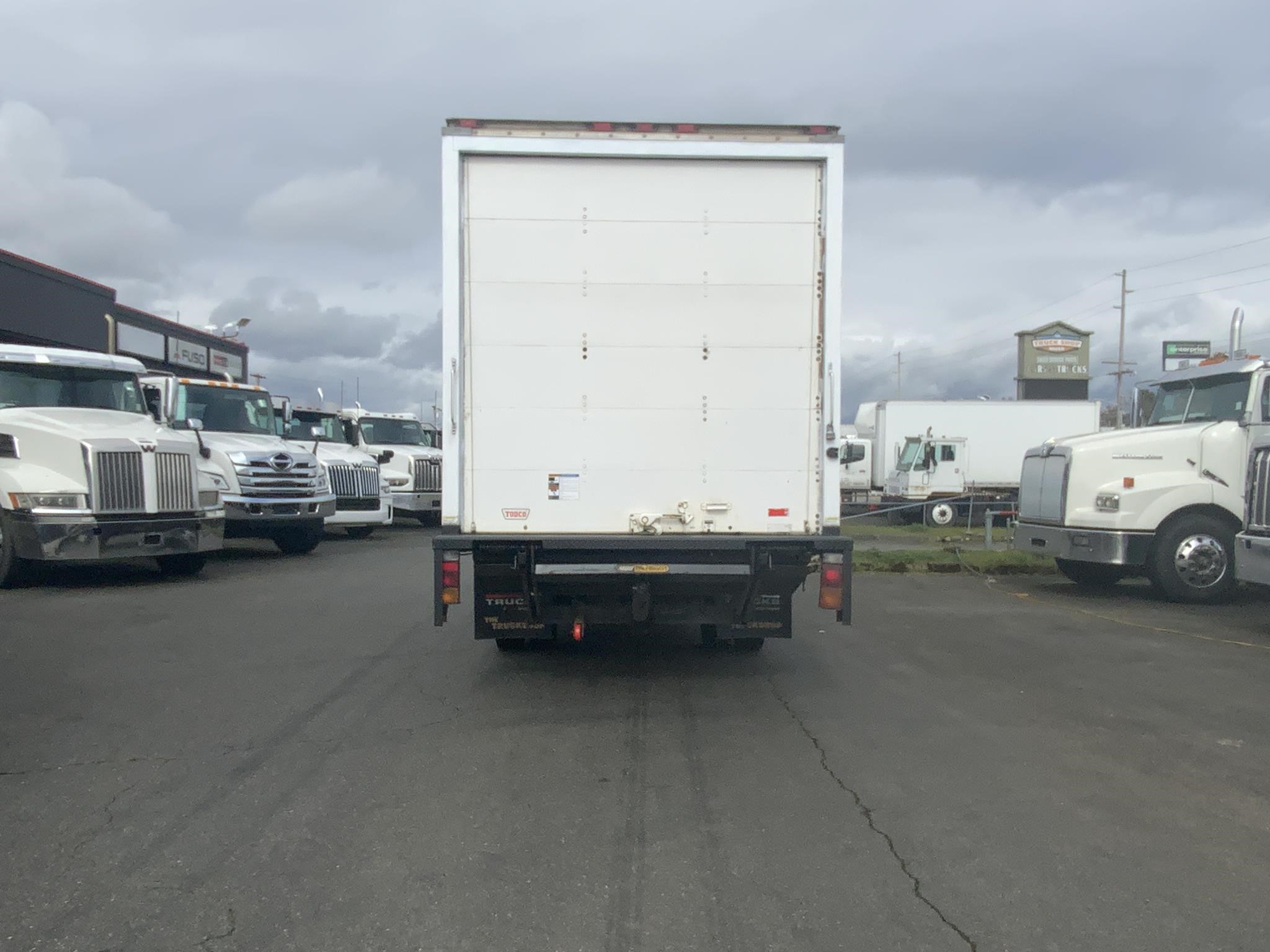 2016 HINO 155 2016 HINO 155 - image 5 of 6