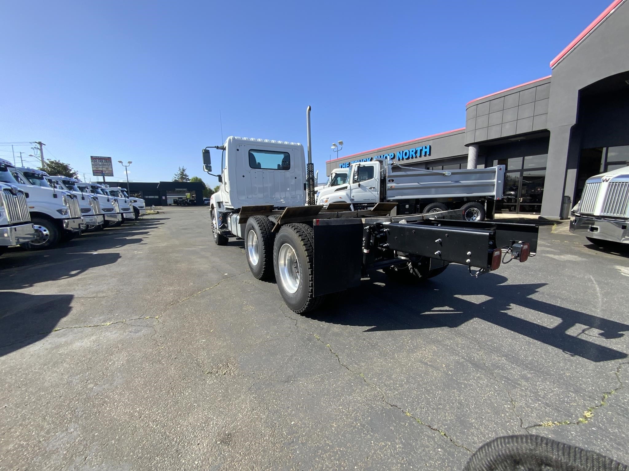 2026 HINO XL8 - image 4 of 6
