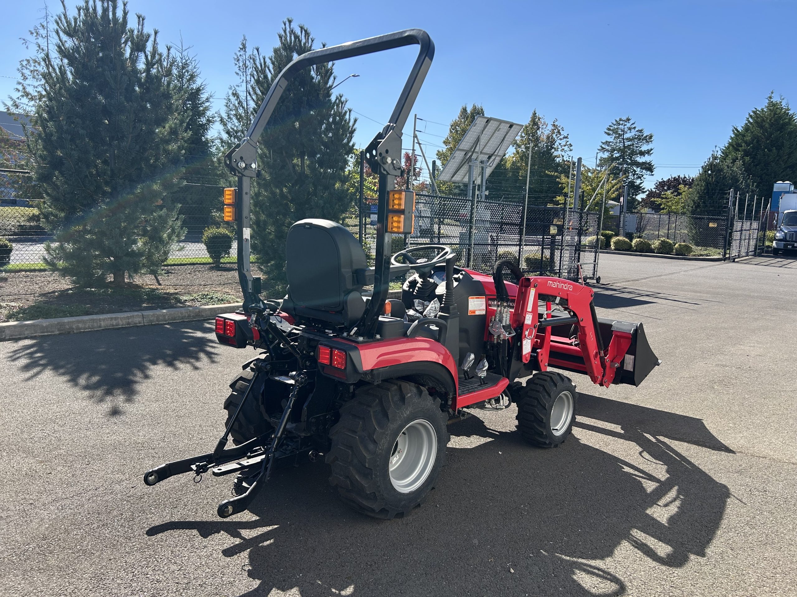 Mahindra 1626 Compact Tractor – 24.8 HP Diesel Utility Tractor with Loader, 3-Point Hitch & Hydrostatic Transmission - image 2 of 5