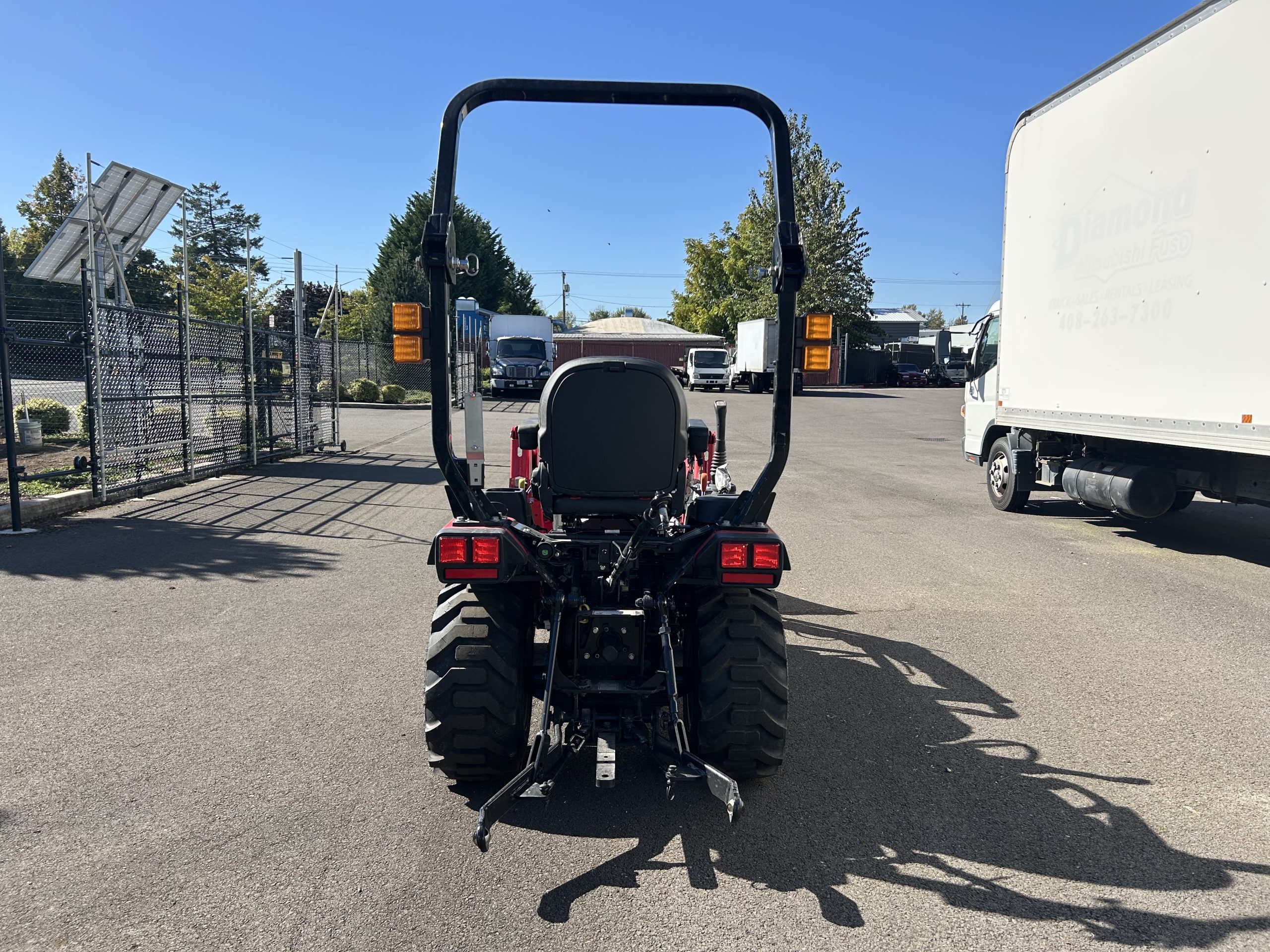 Mahindra 1626 Compact Tractor – 24.8 HP Diesel Utility Tractor with Loader, 3-Point Hitch & Hydrostatic Transmission - image 3 of 5